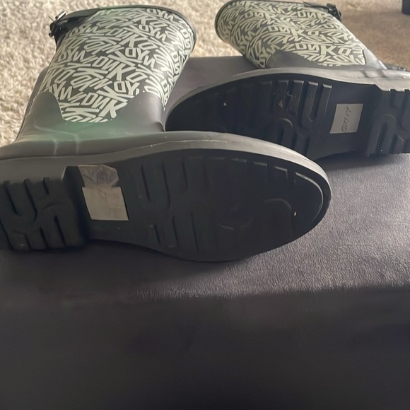 DKNY Rain Boots size 7 - Picture 3 of 4